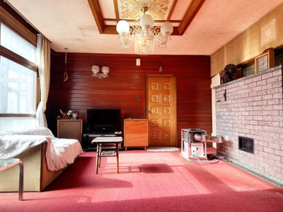 【居間・リビング】 | 小樽市銭函1丁目 土地南向き300坪 | 昭和レトロ感あふれる内装の１階居間♪