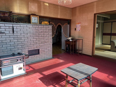 【居間・リビング】 | 小樽市銭函1丁目 土地南向き300坪 | 体にやさしく暖かなペチカ暖房♪