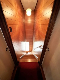  | 小樽市銭函1丁目 土地南向き300坪 | 昭和の雰囲気のある階段ホール♪