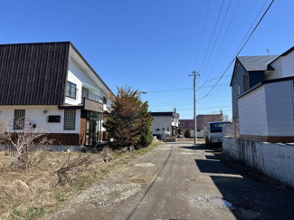 【前面道路含む現地写真】 | 小樽市銭函1丁目 土地南向き300坪 | 前面道路・除雪も入ります♪