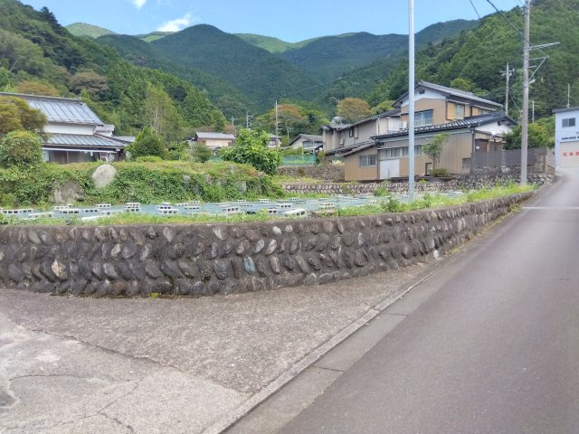 売土地　南巨摩郡南部町内船の前面道路含む現地写真|中部横断自動車道・南部ICまで車で10分です。