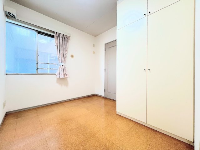 【洋室】 | サザンヒルズ竹山 | ◆柔らかい陽光が差し込む明るいお部屋を演出する設計。彩光の取れる窓が気持ちの良いお部屋を創り上げます。