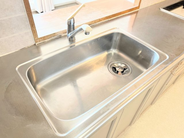 【キッチン】 | サザンヒルズ竹山 | ◆広々したキッチンシンク。洗い物が多い時にも快適にご利用いただけます。