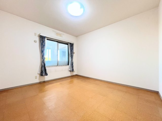 【洋室】 | サザンヒルズ竹山 | ◆その邸が魅せる、気品・上質・重厚感・極細やかさ、そのすべては訪れた者に安らぎと品性を与える特別な空間です。ここに住むからこそ意味がある。すべての（始まり）をここから迎えます。