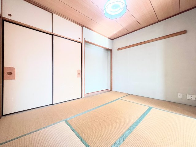 【和室】 | サザンヒルズ竹山 | ◆自転車やバイクなど、ゆとりのある敷地で置き場所に困ることはないでしょう。