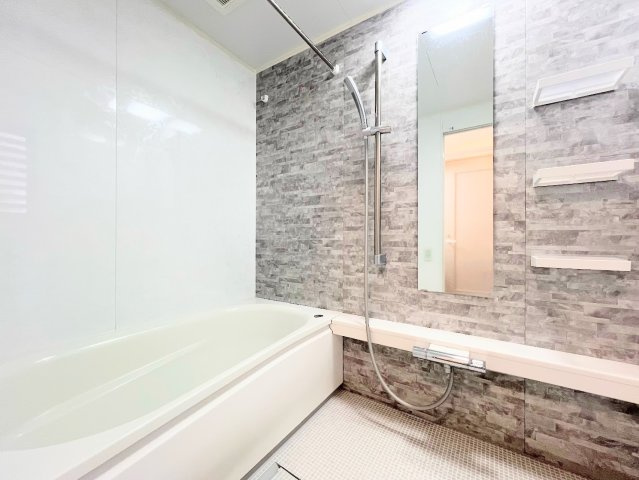 【浴室】 | サザンヒルズ竹山 | ◆お子様と一緒にバスタイムを楽しめる広々空間。浴室乾燥機付で心地よいバスタイムを実現します。