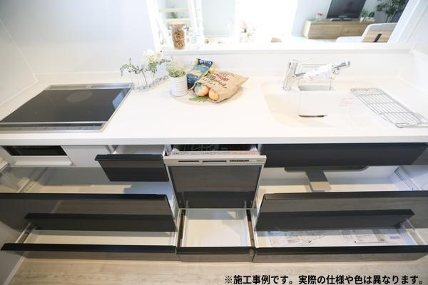 須賀2丁目W新築のキッチン|※施工事例写真です。実際の仕様や色は異なります。