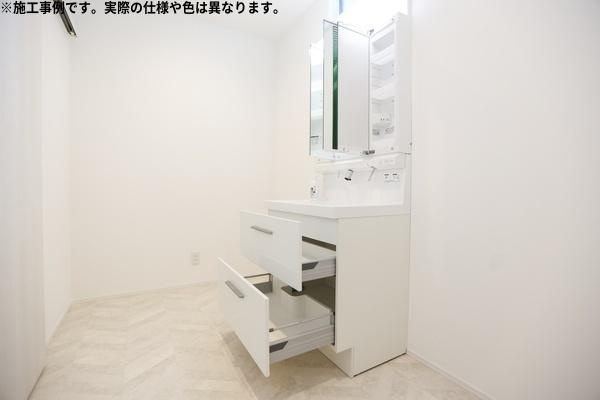 須賀2丁目W新築の独立洗面台|※施工事例写真です。実際の仕様や色は異なります。