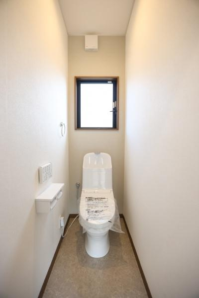 横田　中古のトイレ|白を基調とした明るく清潔感のあるトイレです。