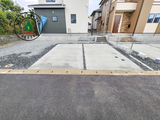 大野城市南ヶ丘5丁目第5-2棟（1号棟）の駐車場|広々した駐車場になります。3台並列駐車となります。