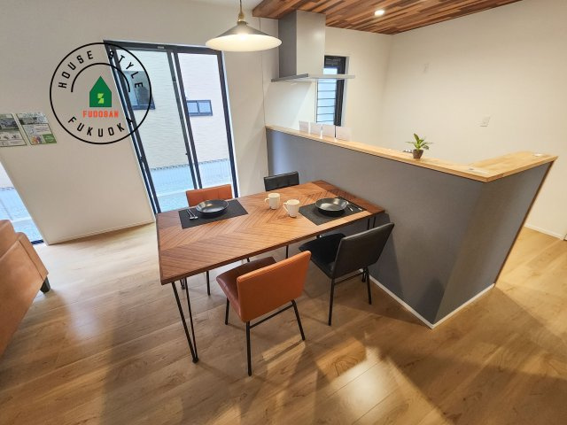 大野城市南ヶ丘5丁目第5-2棟（1号棟）のダイニング|キッチンから立ち込める香りが今日の料理を期待させます。