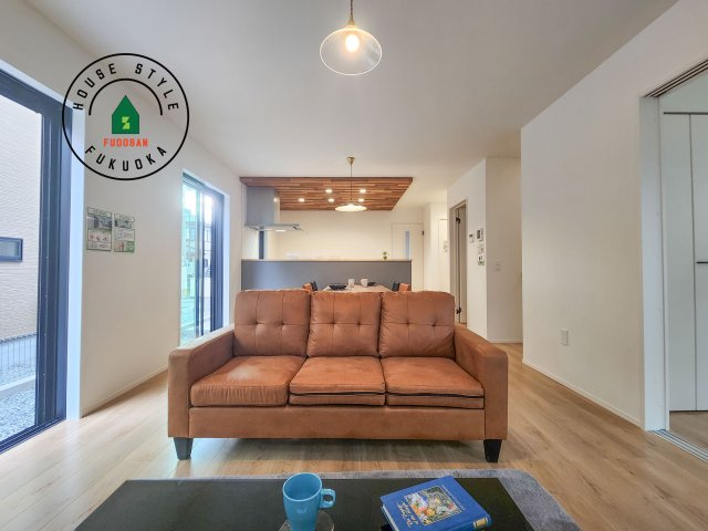 大野城市南ヶ丘5丁目第5-2棟（1号棟）の居間・リビング|ご家族を近くに感じられる対面キッチンのLDK。会話もはずみそうですね。