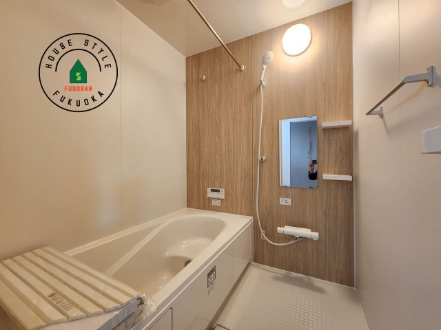 大野城市南ヶ丘5丁目第5-2棟（2号棟）の浴室|1日の疲れを癒してくれる広々バスルーム。雨の日のお洗濯にも大活躍な浴室乾燥機付です！