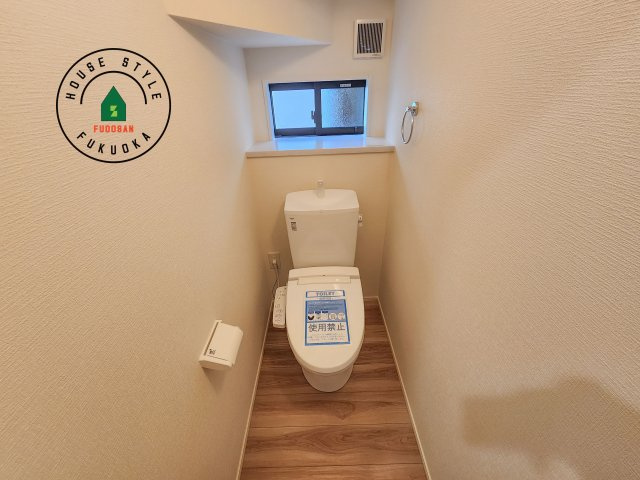 大野城市南ヶ丘5丁目第5-2棟（2号棟）のトイレ|温水洗浄便座を完備しております。2ヶ所にトイレがあるのは朝の慌ただしい時間も安心です。