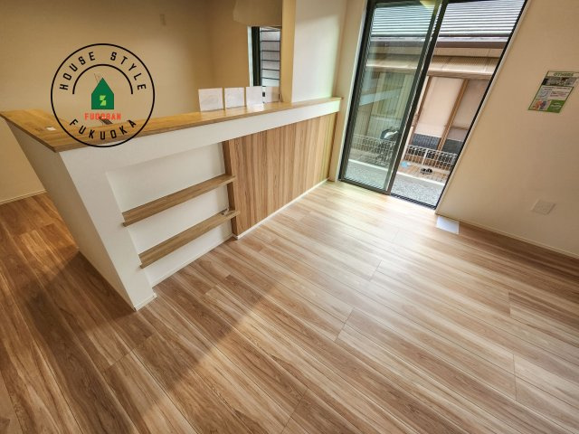 大野城市南ヶ丘5丁目第5-2棟（2号棟）のダイニング|キッチンから立ち込める香りが今日の料理を期待させます。