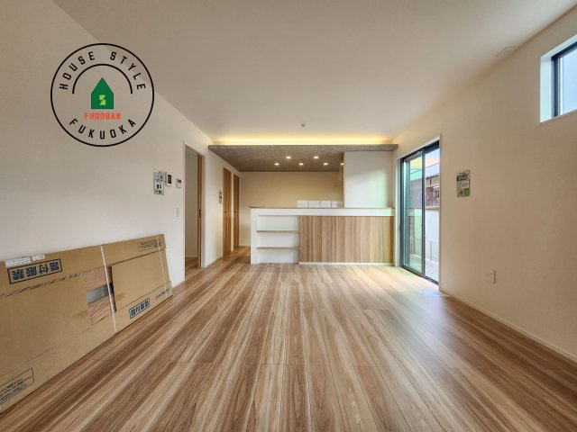 大野城市南ヶ丘5丁目第5-2棟（2号棟）の居間・リビング|ご家族を近くに感じられる対面キッチンのLDK。会話もはずみそうですね。