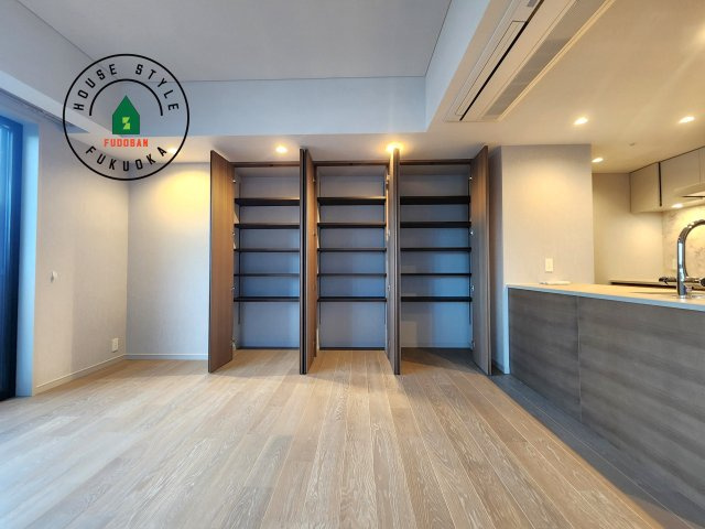 グランドメゾン福岡The Central Luxeの収納|リビング収納