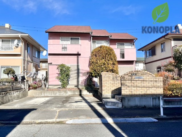 【中古戸建】伊勢崎市波志江町の外観|■外観｜外壁のカラーがかわいい印象な外観です。シンプルなデザインでありながらも「個性」を損なわず、お客様一人ひとりの暮らし方にフィットします。