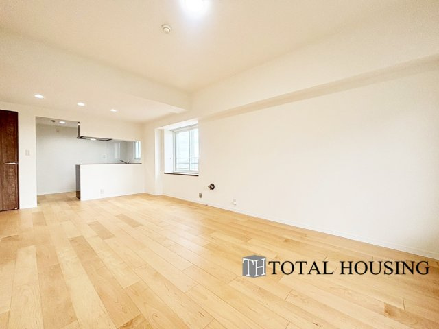 【居間・リビング】 | 南郷シティハウスⅡ | 広々リビングは、陽当りが良く、部屋いっぱいに明るい陽光が広がります。
明るく居心地の良いリビング空間には、自然と家族が集まります♪