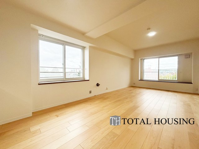 【居間・リビング】 | 南郷シティハウスⅡ | オープンでのびやかな空間を生み出す、こだわりの広がりとゆとり。家族と過ごす時間を大切にしたい方にぴったりの明るくゆとりある住空間です。