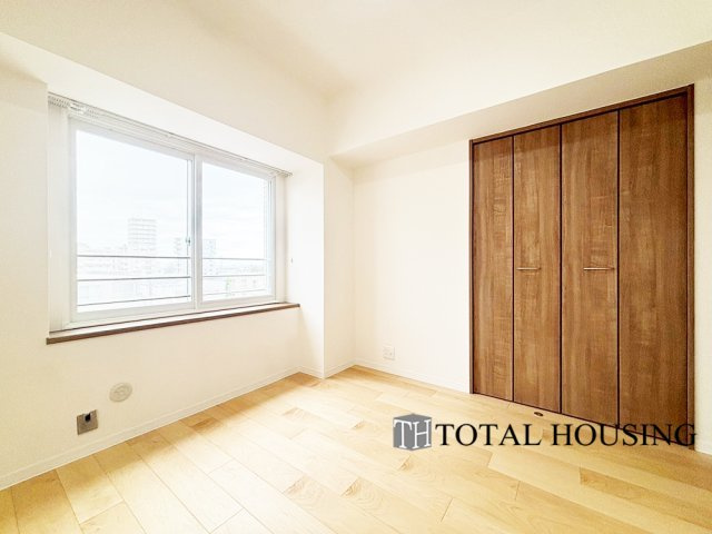 【洋室】 | 南郷シティハウスⅡ | 洋室　約5.3帖　通風・採光にも優れ、心地よい光と風があふれています。 贅沢といえるほどの豊かな居住性と、プライドを満たすクオリティが見事に調和した住空間。