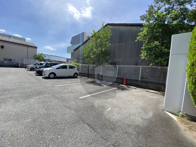 パインクレストの駐車場