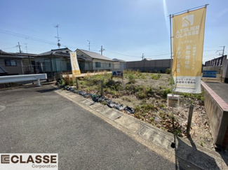 【前面道路含む現地写真】 | 城陽市寺田深谷2区画B号地　売土地　建築条件付き | バス停も徒歩3分と便利です！向かい側が公園の為、日当たりも良く、子育てもしやすい環境です！