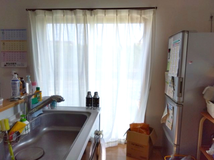 売中古戸建　富士市松岡のキッチン|カウンターキッチンなので会話をしながら楽しくお料理が出来ます。調理スペースも広々としています。