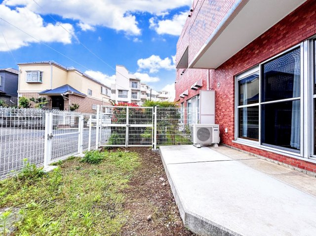 シャンボール戸塚の庭|◆40平米超のお庭付きの住戸です。周辺は2階建ての戸建てが立ち並ぶ住宅地。静かな環境に住みたい方におすすめの物件です！