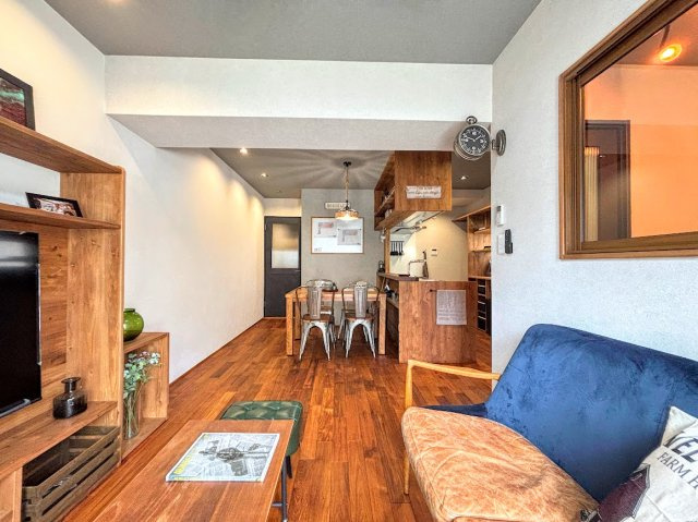 シャンボール戸塚の居間・リビング|◆柔らかい陽光が差し込む明るいお部屋を演出する設計。彩光の取れる窓が気持ちの良いお部屋を創り上げます。