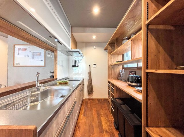 シャンボール戸塚のキッチン|◆デザイン性と機能性を兼ね備えたキッチンです。リビングスペースとの一体感が生まれ、広々空間を演出してくれます。