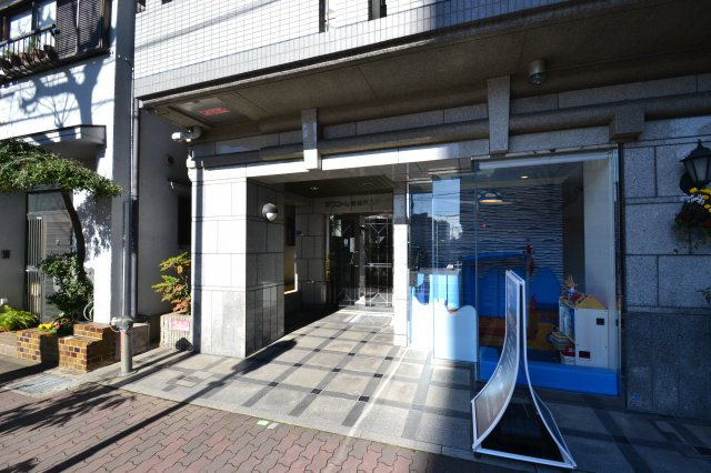 ワコーレ新神戸ステージのエントランス