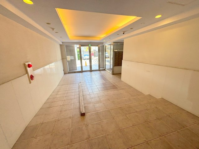 パセオ十三東のエントランス