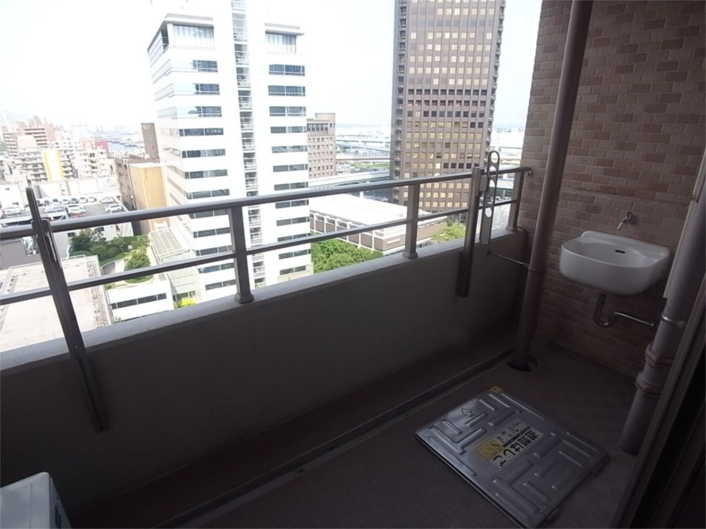 アパタワーズ神戸三宮のバルコニー