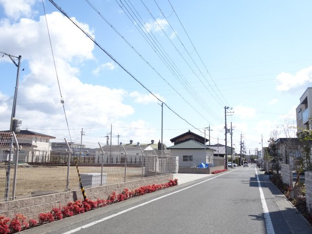 ザ　フジイ　ガーデンCの駐車場