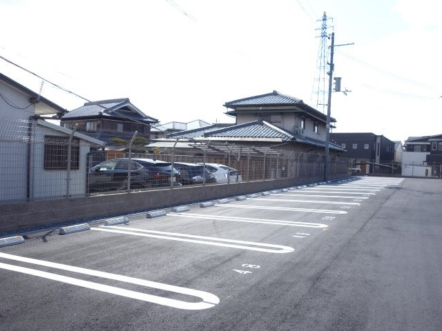 ザ　フジイ　ガーデンCの駐車場