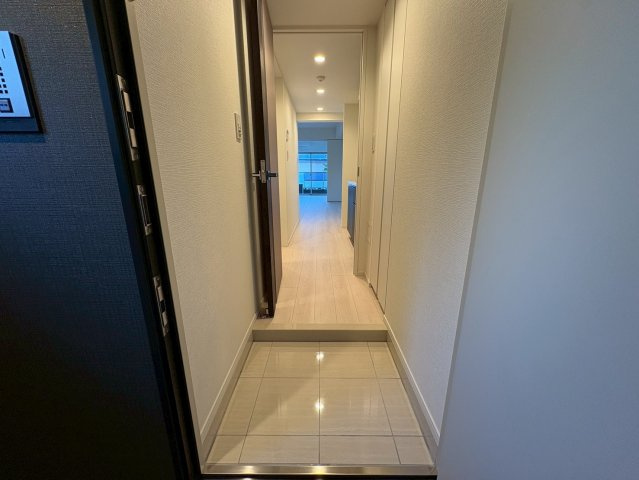 Alivis本八幡の玄関