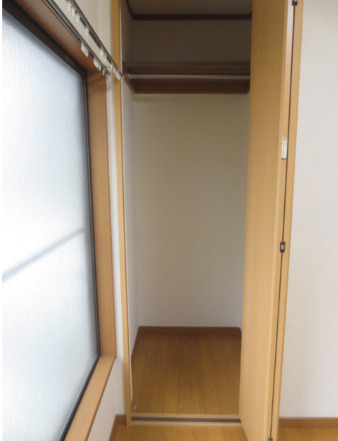 中野区本町１丁目のアパートの収納