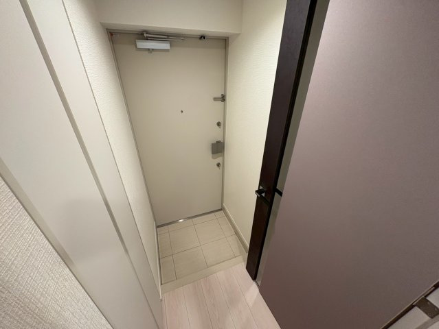 Alivis本八幡の玄関