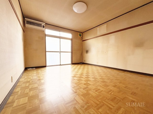 いなばハイツの居間・リビング|フローリングの洋室☆