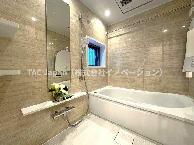 サングランデ桜橋の浴室|家族みんなの疲れをやさしく包み込む、広々とした癒しのバスルーム。ゆったりとくつろげる空間で、日々のストレスもすっと解きほぐされる、心身ともにリラックスできるひとときをお届けします。