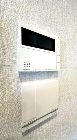 サングランデ桜橋の冷暖房・空調設備|追焚き機能付き浴室：ワンタッチ操作でお湯張りや追い焚きができるオートバスは、日々の中でも快適なバスタイムをサポート。／床暖房：空気や肌が乾燥しにくく足元あったか。自然と家族の集まる団らんスペースに。