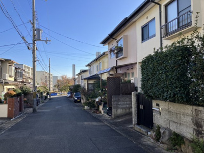 【前面道路含む現地写真】 | 大枝西新林町五丁目 テラスハウス
