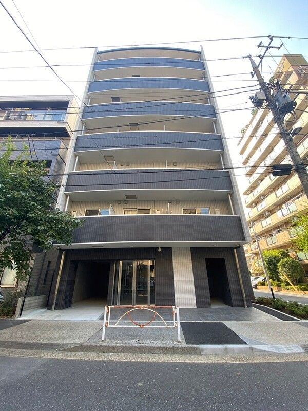 エストゥルースプラス両国の外観