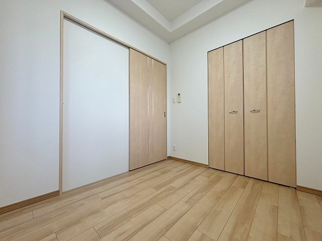 レオングラン新大阪レジデンスの洋室