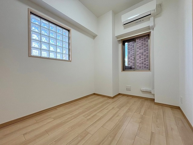 レオングラン新大阪レジデンスの洋室