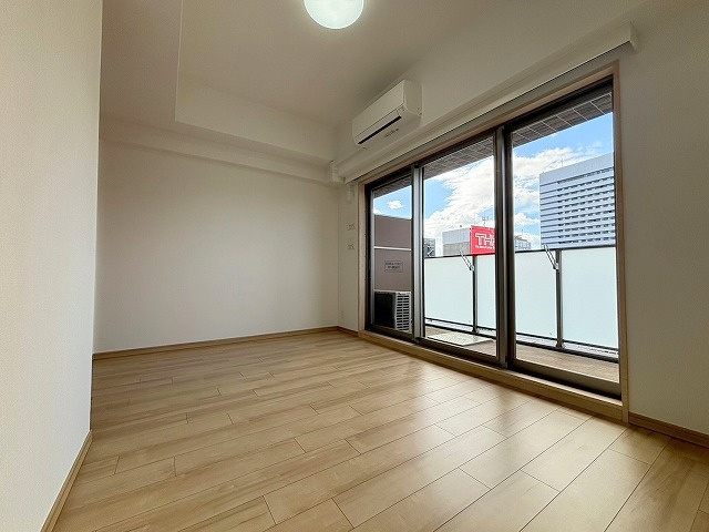 レオングラン新大阪レジデンスの居間・リビング