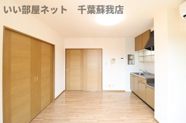 コーポ小倉Bの居間・リビング|こちらの居間で趣味の時間をお楽しみください