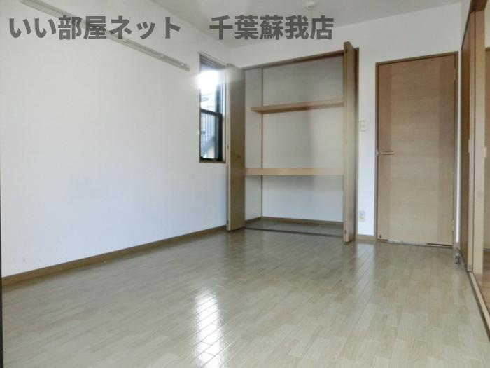 コーポ小倉Bの寝室|使い勝手のいい寝室です