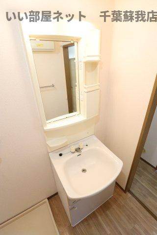コーポ小倉Bの洗面所|コンパクトで使いやすい洗面所